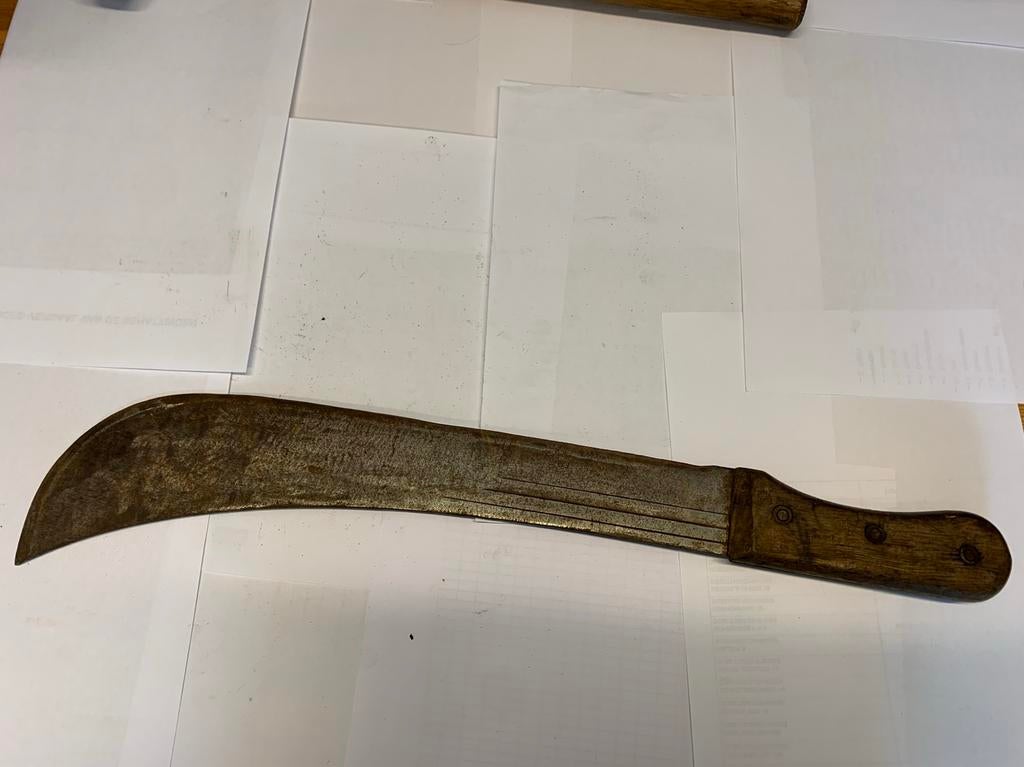 Stevige, solide machete, Ophalen