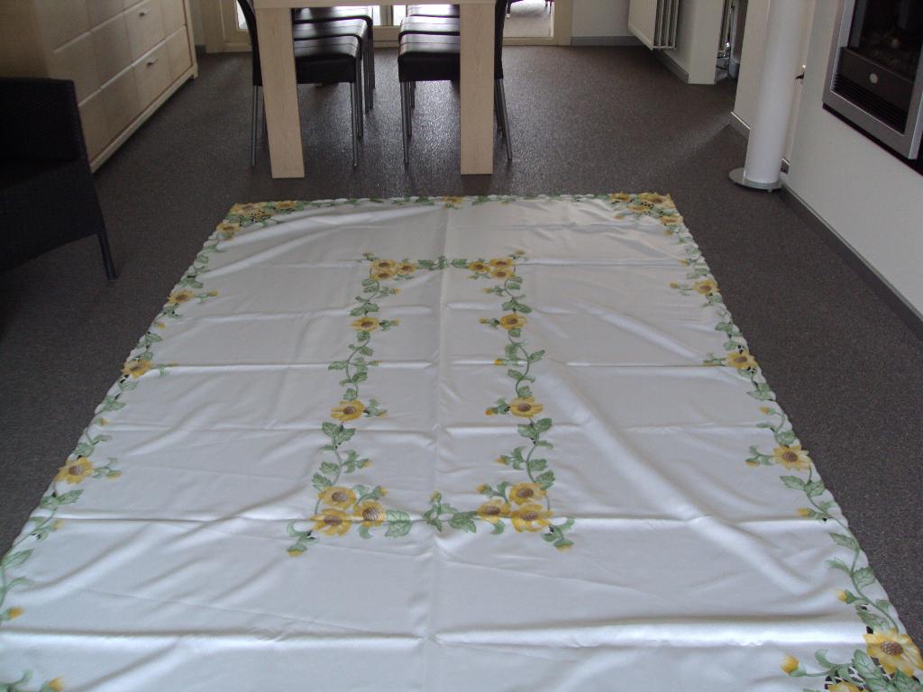 Tafellaken, badhanddoeken, kussens, strandlaken., Ophalen of Verzenden, Zo goed als nieuw, Vierkant