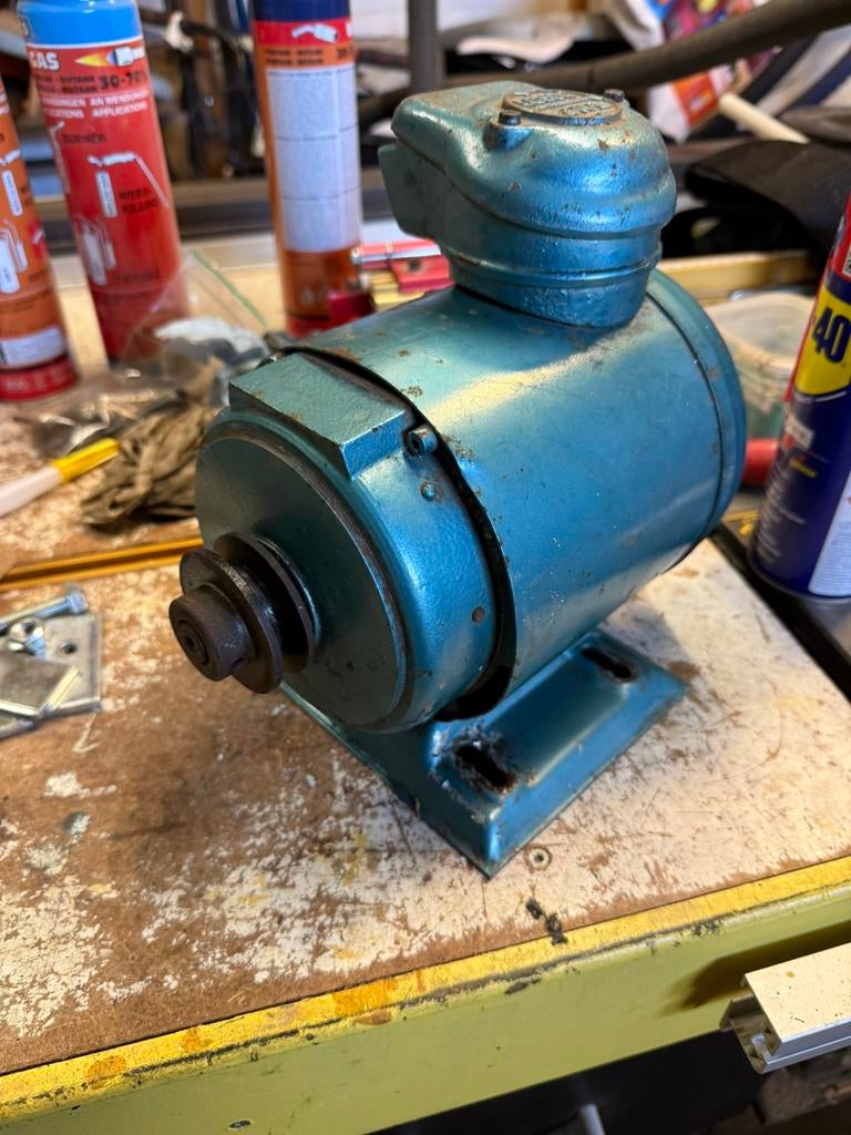Kleine elektromotor 180W 3-fasig, Doe-het-zelf en Bouw, Motoren, Ophalen, Zo goed als nieuw, Elektromotor