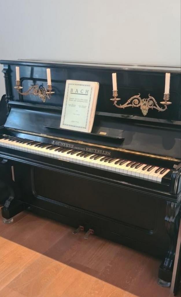 Mooie antieke piano klaar voor gebruik, Enlèvement, Piano