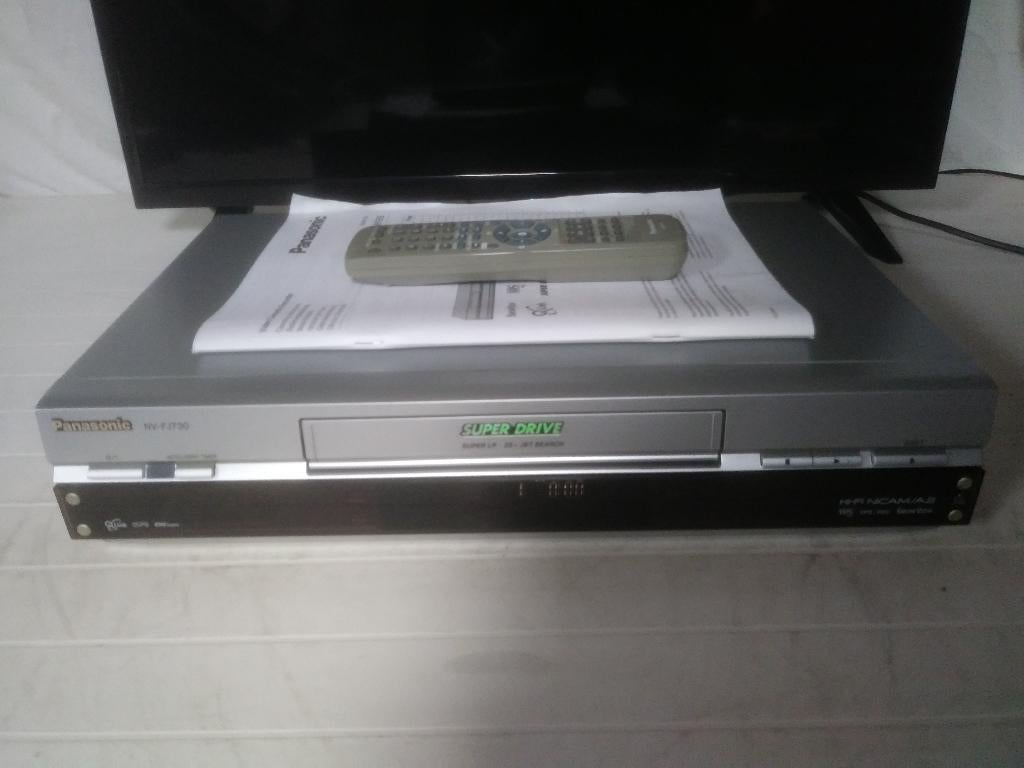 Panasonic NV-FJ630 HiFi stereo videorecorder, leest ook SVHS, Audio, Tv en Foto, Videospelers, Ophalen of Verzenden, Zo goed als nieuw