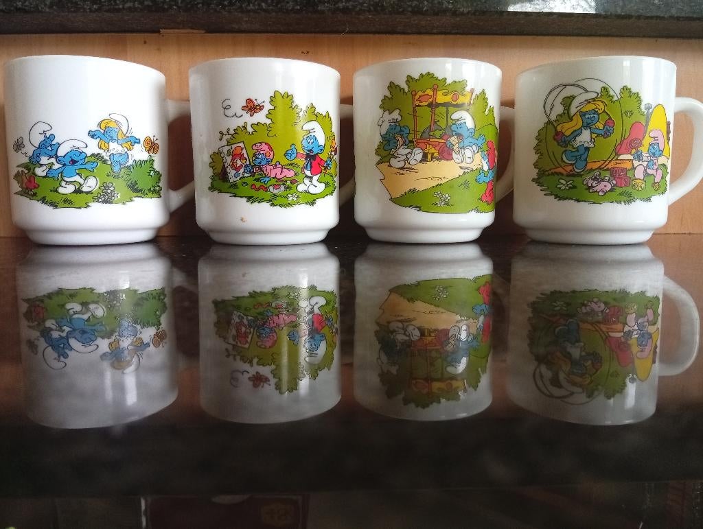 4 tasses Schtroumpfs (Pub. Benedictin)., Collections, Schtroumpfs, Neuf, Maison ou Attribut, Différents Schtroumpfs, Enlèvement ou Envoi