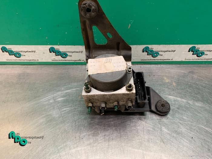 Pompe ABS d'un Renault Megane (Megane 2 02-), Renault, -, 3 mois de garantie, Utilisé