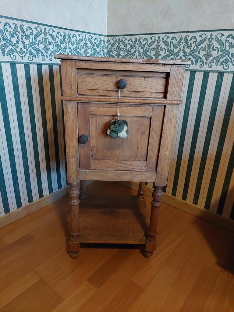 Table de chevet ancienne, Maison & Meubles, Enlèvement