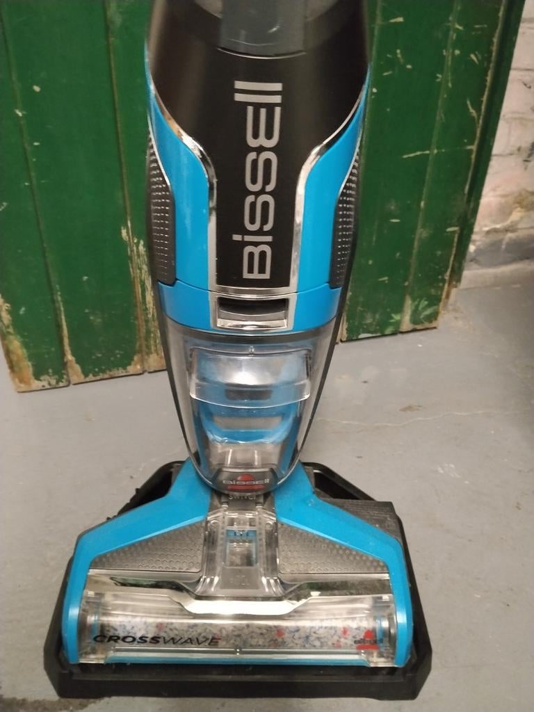 Nettoyeur à eau et aspirateur de la marque BISSELL, Réservoir, Enlèvement, Utilisé, 1200 à 1600 watts