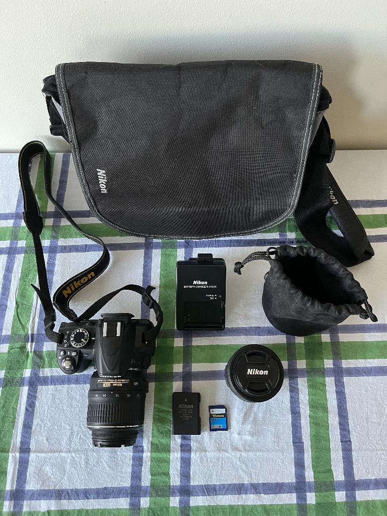 Nikon D3100 + 2 objectifs + accessoires – Très bon état, TV, Hi-fi & Vidéo, Enlèvement, Reconditionné, Reflex miroir, Nikon