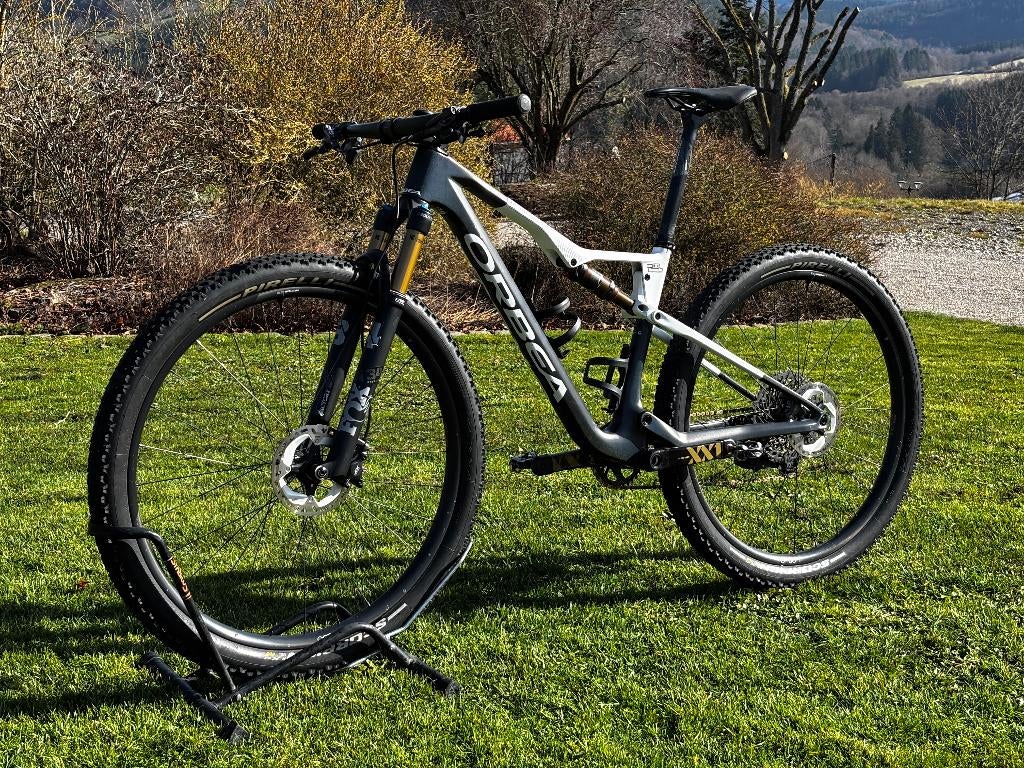 Orbea Oiz M-Team 2024 (Taille M) - Galactic Rainbow (Matt), Vélos & Vélomoteurs, Enlèvement