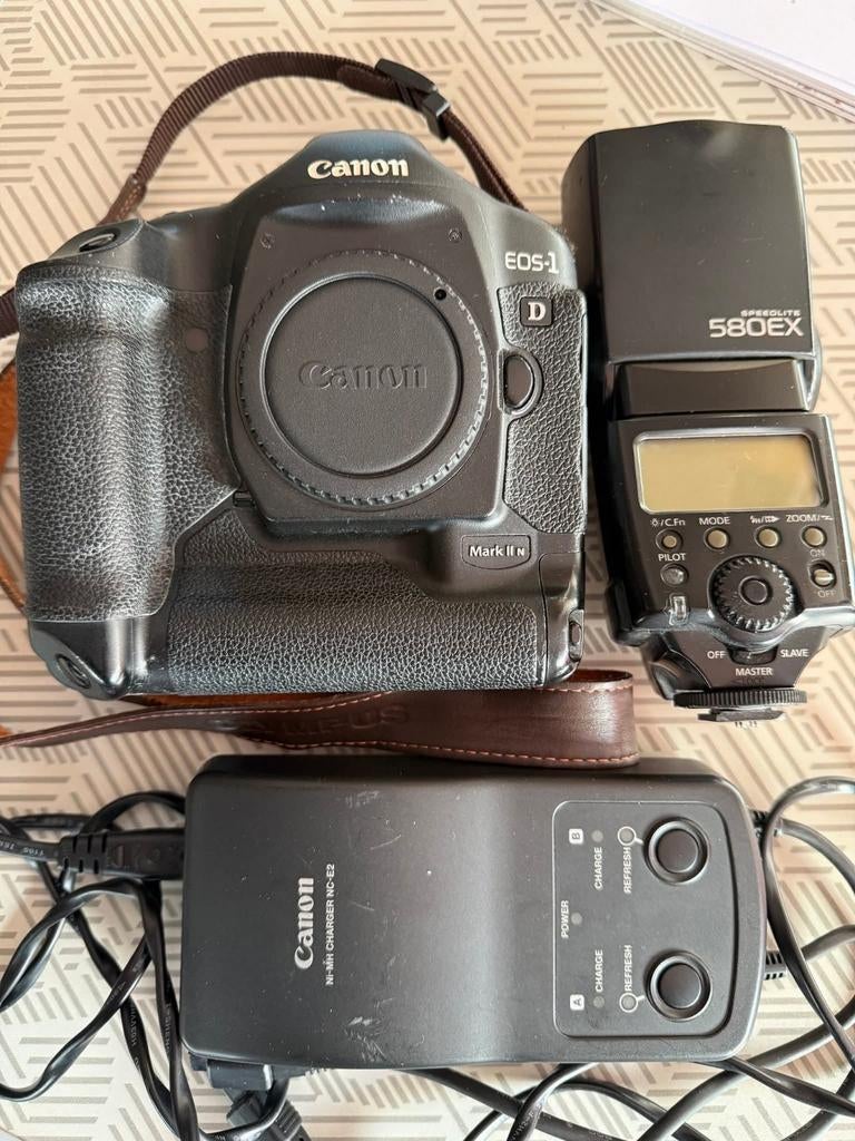 Canon 1D MK 2 N + Speedlite, TV, Hi-fi & Vidéo, Appareils photo numériques, Enlèvement ou Envoi, Canon