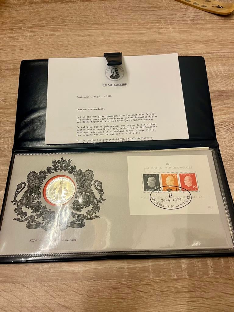 Enveloppe met postzegels en .925 zilveren medaille., Enlèvement ou Envoi
