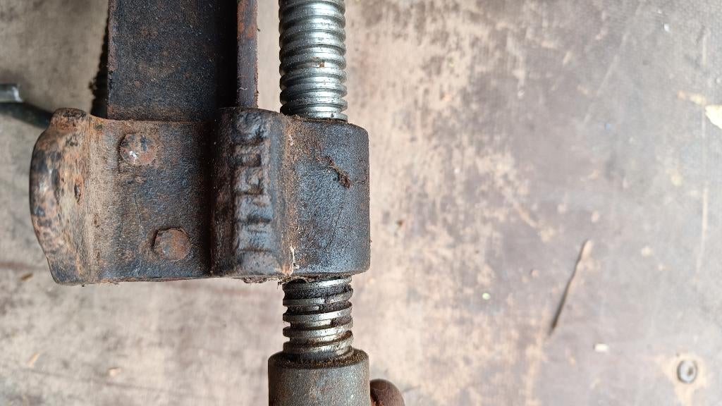 Hout klem T, Ophalen, Gebruikt