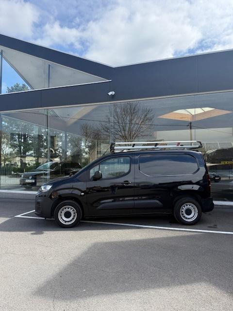 Fiat Doblo 06/2023 navi/gps/carplay/dab/camera/pdc/btw, Voorwielaandrijving, 4 cilinders, Zwart, USB