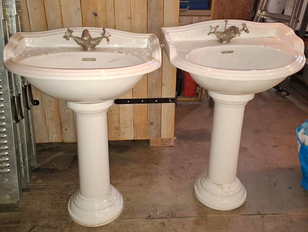 Antieke wastafels op zuil met kranen 2 stuks, Enlèvement