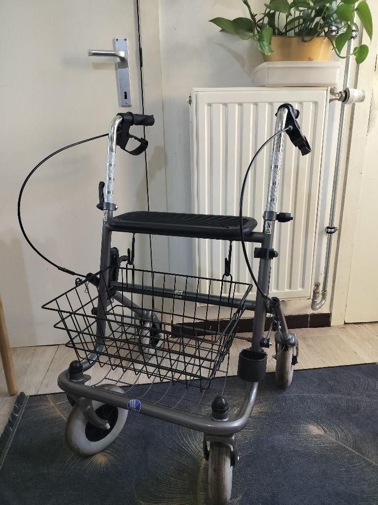 Opvouwbare rollator met mand, Ophalen, Opvouwbaar, Zo goed als nieuw