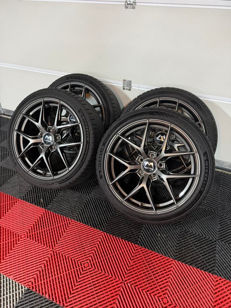 Motec MCR4 5x112 18“ Michelin Pilot sport 5, Ophalen, 18 inch, Band(en)