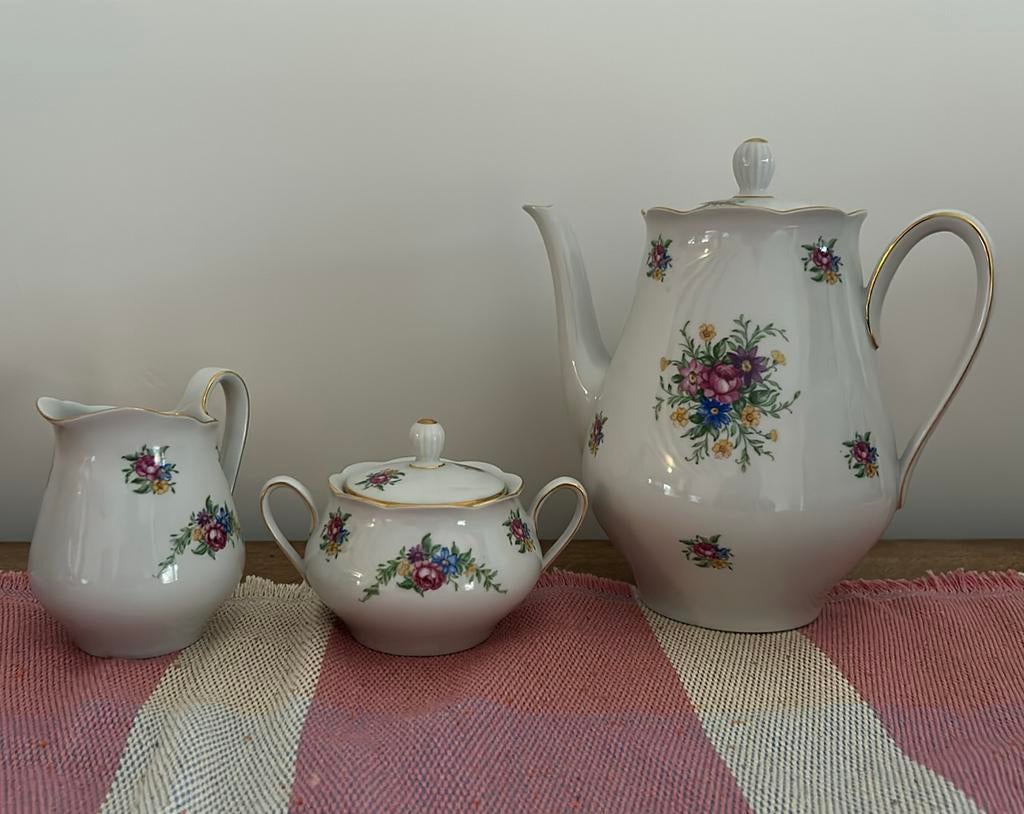 Theekan, melkkan en suikerpotje Zeh Scherzer, Ophalen