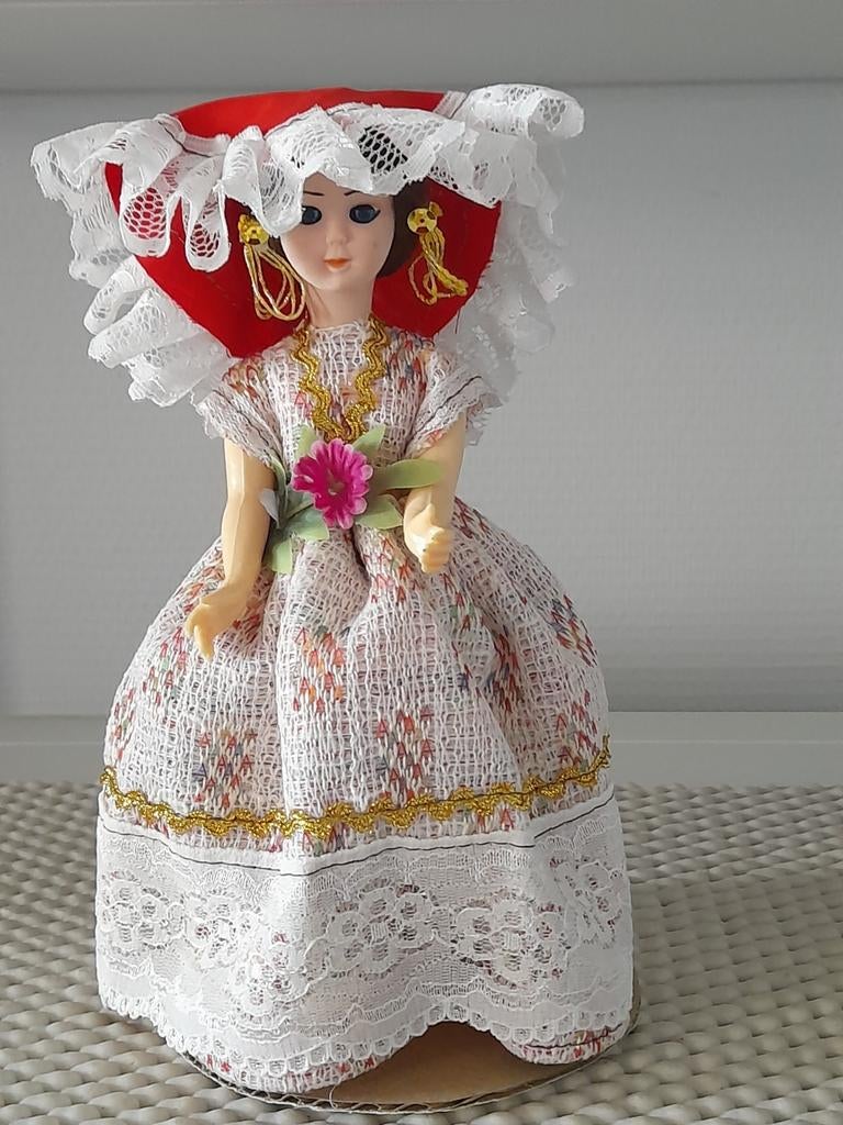 Poupée folklorique Portugal 22 cm, Collections, Enlèvement ou Envoi, Comme neuf, Poupée, Réaliste ou Reborn