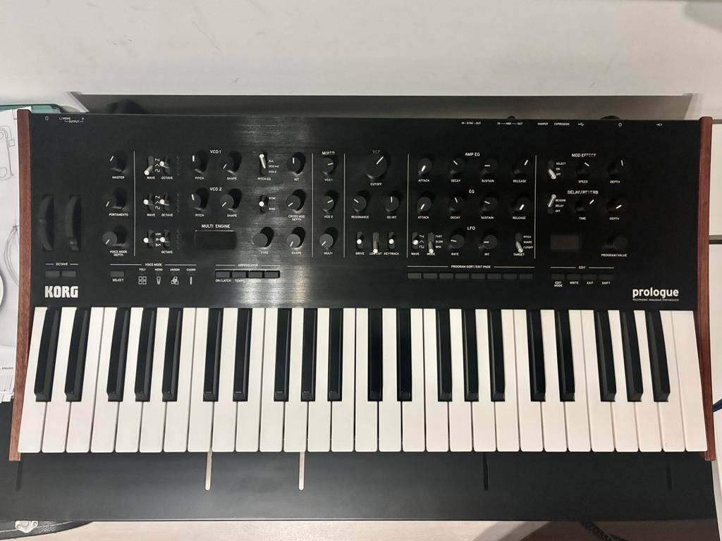 Korg prologue 8 synthesizer inclusief softcase., Muziek en Instrumenten, Synthesizers, Met midi-aansluiting, Korg, Zo goed als nieuw