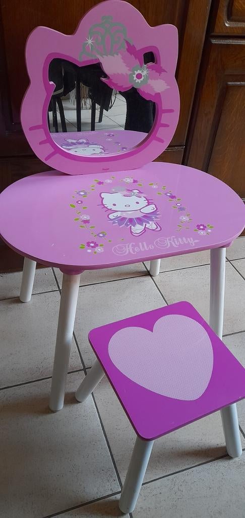 Hello Kitty make up tafel met stoeltje, Kinderen en Baby's, Ophalen, Zo goed als nieuw