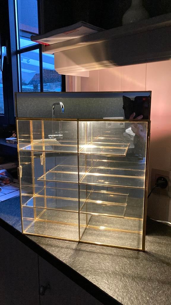 Vitrinekast goldplated 24 karaat met spiegel en glas, Verzamelen, Ophalen, Gebruikt