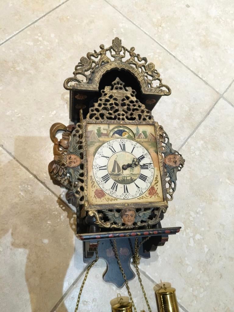 Antieke hangklok Friese stoelklok, Ophalen