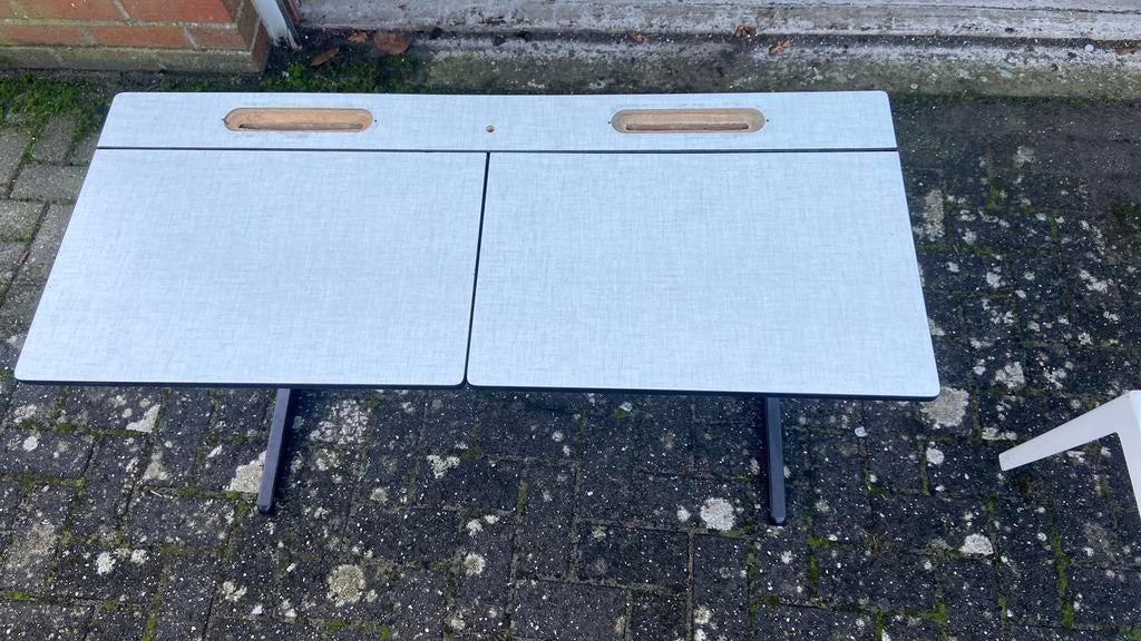 Antiek schoolbankje, Enlèvement