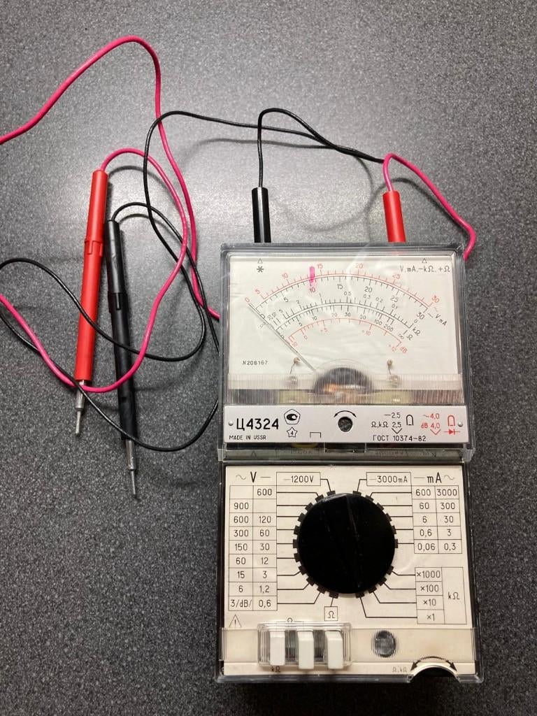 Vintage multimeter meettoestel U4324 (made in USSR), Ophalen, Gebruikt, Multimeter