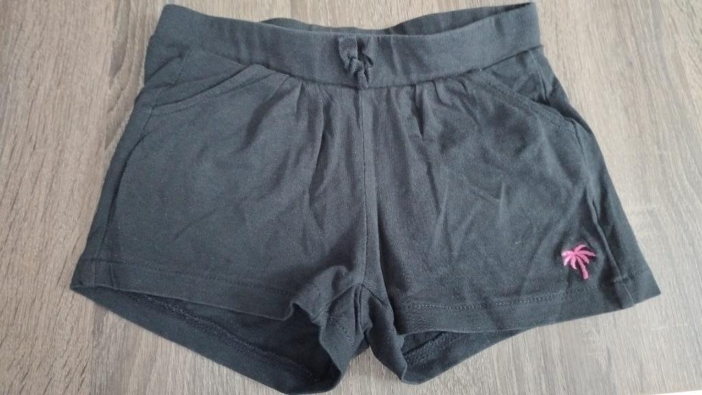 short 104, Enfants & Bébés, Vêtements enfant | Taille 104, Pantalon, C&A, Enlèvement, Utilisé