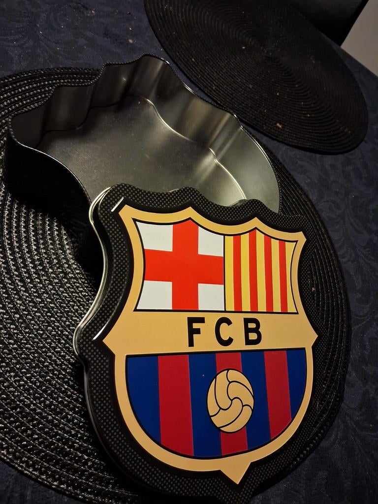 Blikken doos FCB Barcelona voetbal, Ophalen