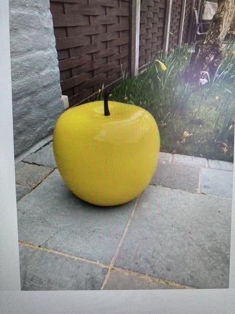 Pomme en céramique, Enlèvement