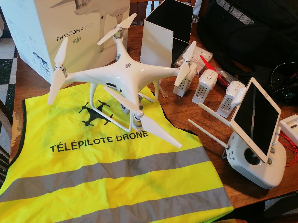 DJI PHANTOM 4 pro + IPAD + 3 BATTERIES + FULL ITEMS, TV, Hi-fi & Vidéo, Drones, Enlèvement, Comme neuf, Drone avec caméra, DJI