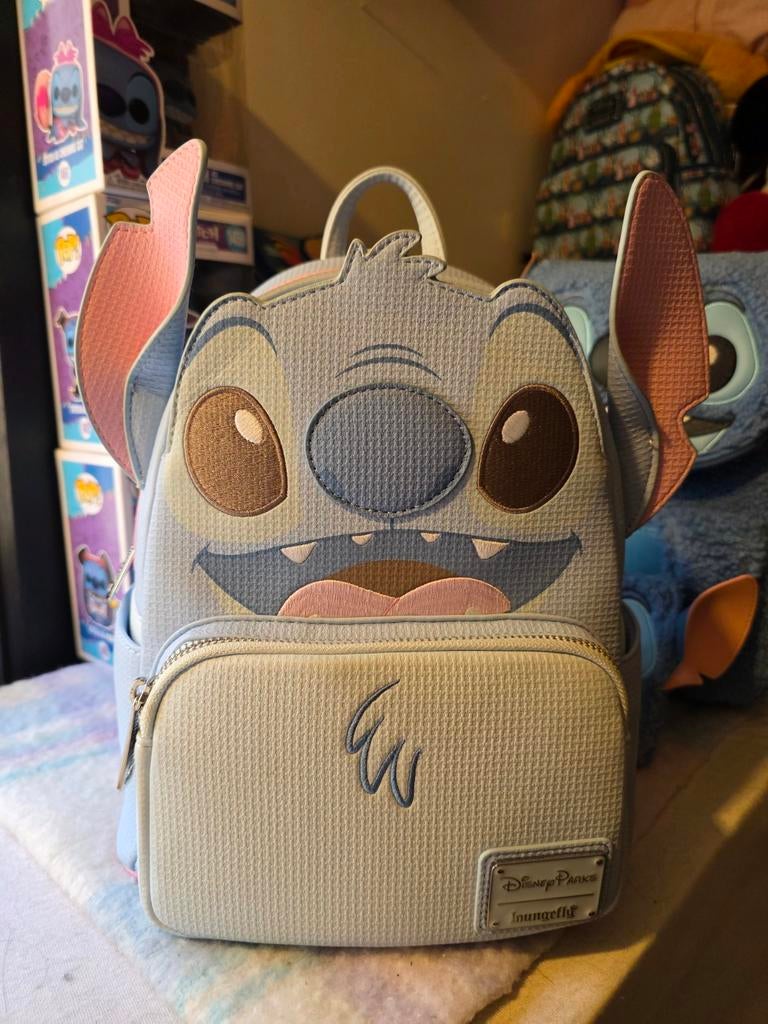 Loungefly disneyparks stitch pastel, Collections, Disney, Enlèvement