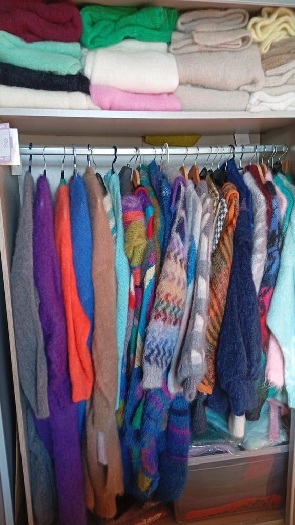 ik zoek een vrouw die hoe breie en zachte mohair kleeding.