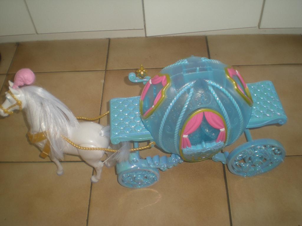 koets met stappend paard, Kinderen en Baby's, Speelgoed | Poppen, Ophalen of Verzenden, Zo goed als nieuw