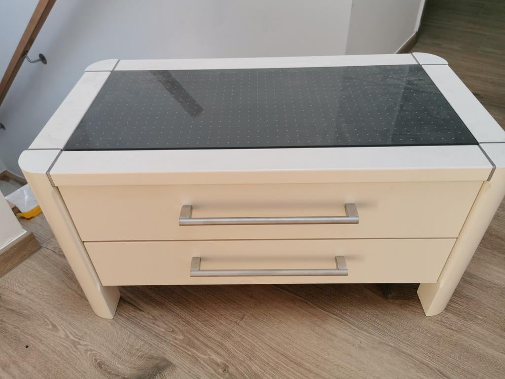 Luxueus bed zonder lattenbodem en 2 nachtkastjes., Ophalen, 180 cm