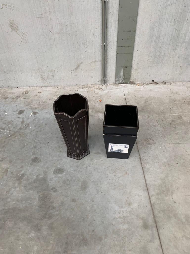 Twee paraplubakken, Enlèvement