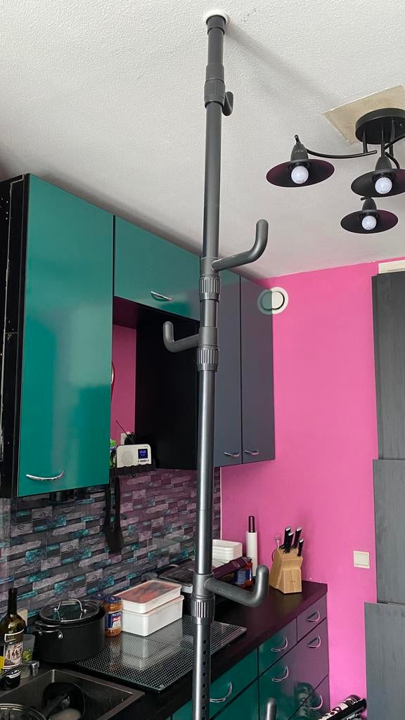 Portant noir du sol au plafond pour vestes - sacs ou autre, Enlèvement, Comme neuf