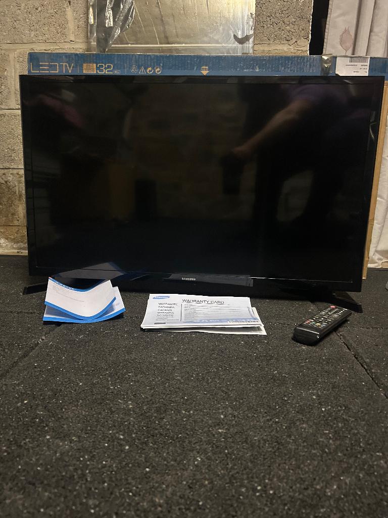 TV Samsung Série C1 – Front Hold LED – À vendre, TV, Hi-fi & Vidéo, Télévisions, Utilisé, LED, Full HD (1080p), Samsung, 50 Hz