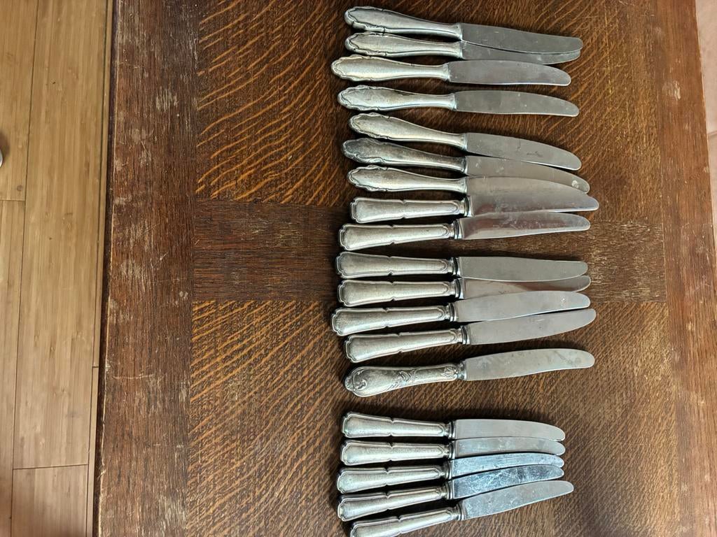 Anciens couteaux, Enlèvement