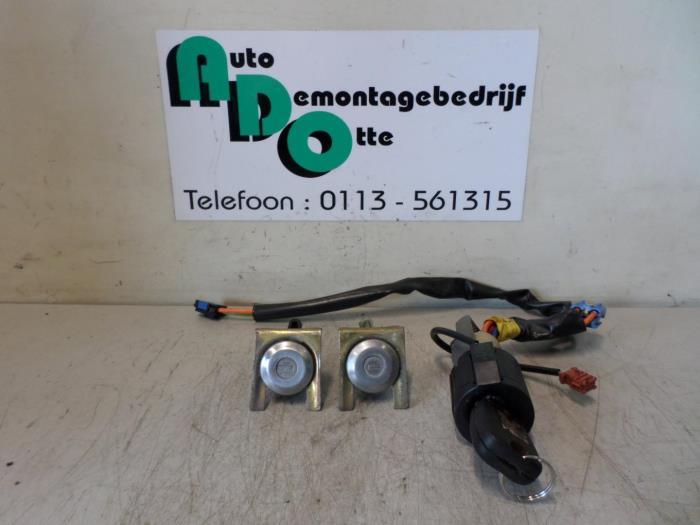 Serrure de contact + clé d'un Peugeot 206, -, 3 mois de garantie, Utilisé, -