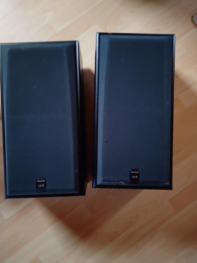 Een paar Kenwood boxen en een paar kleine boxen, Enlèvement