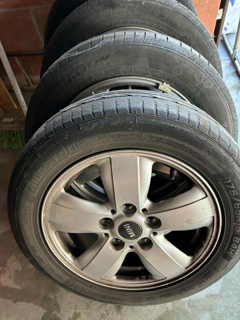 Mini cooper zomerbanden met velgen - nette staat, Auto-onderdelen, Banden en Velgen, Ophalen, Zomerbanden, Velg(en)