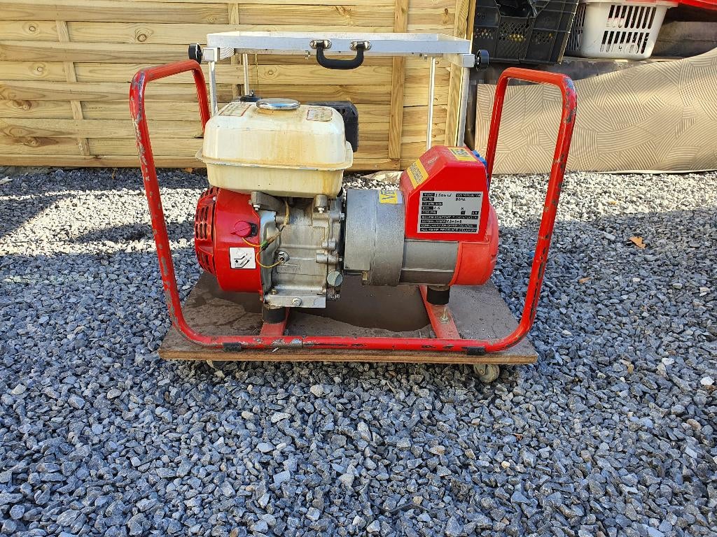 Groupe électrogène à essence VEBA MTZ 160 5,5 CV 2,5 kva, Bricolage & Construction, 5 à 10 kVA, Réduction de bruit, Comme neuf
