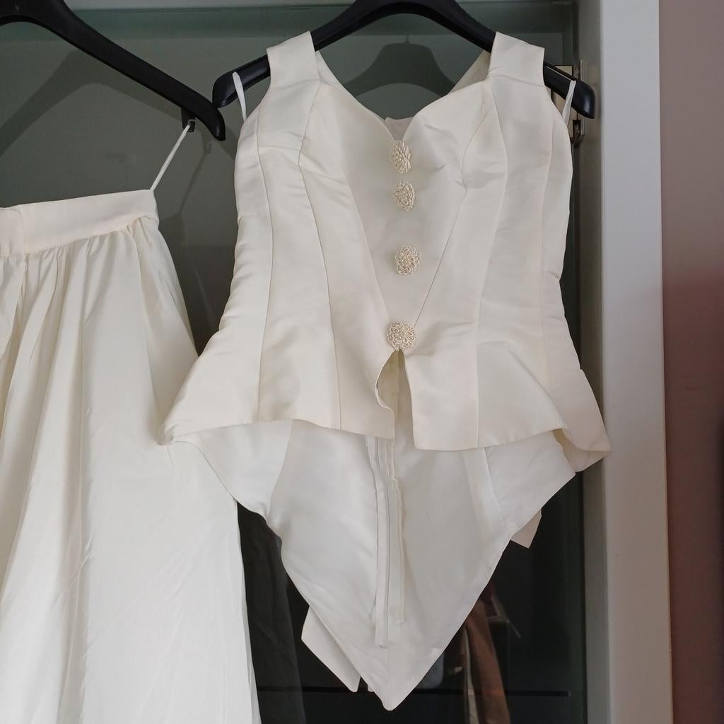 Robe de mariée crème, Kleding | Dames, Trouwkleding en Trouwaccessoires, Trouwjurk
