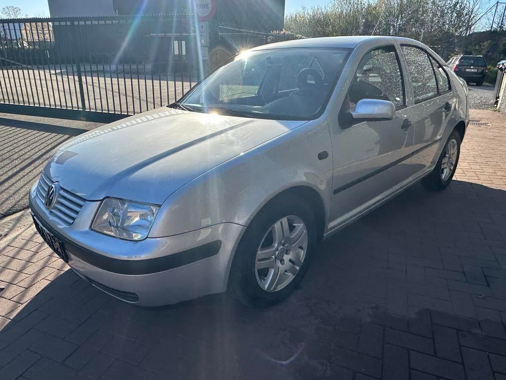 GARANTIE AUTOMATIQUE VW Bora 1.6 essence et CarPlay, Autos, Achat, Entreprise, Carnet d'entretien, Noir