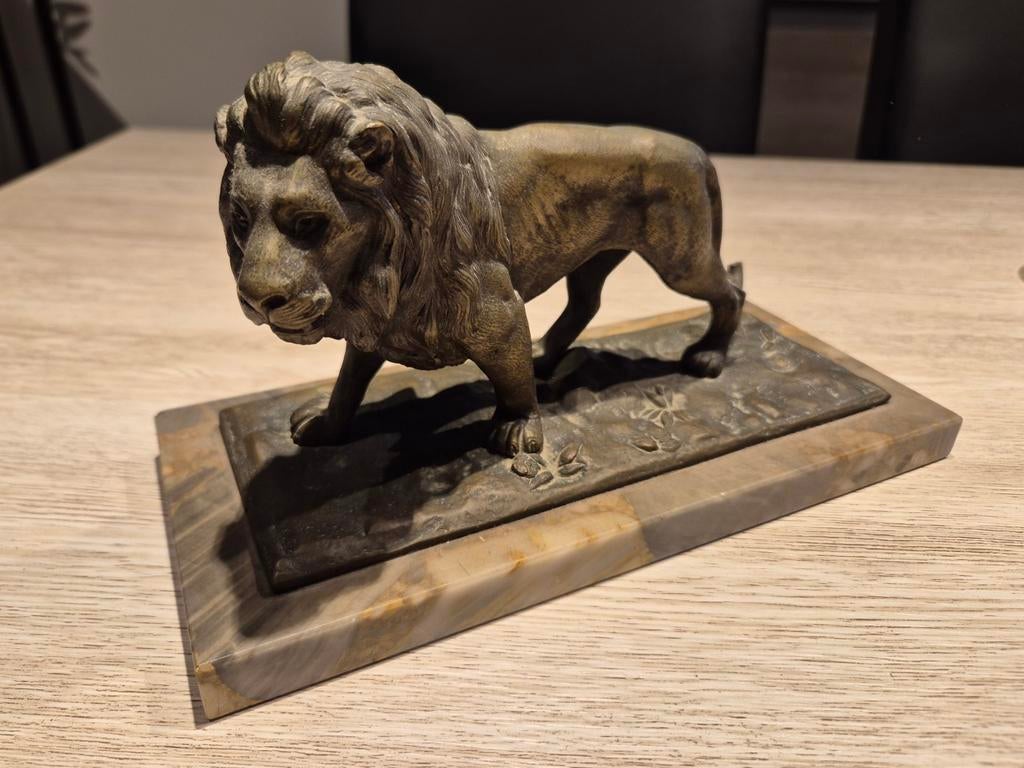 Bronze lion sur socle en marbre vintage Années 50/60, Antiquités & Art, Enlèvement ou Envoi, Bronze