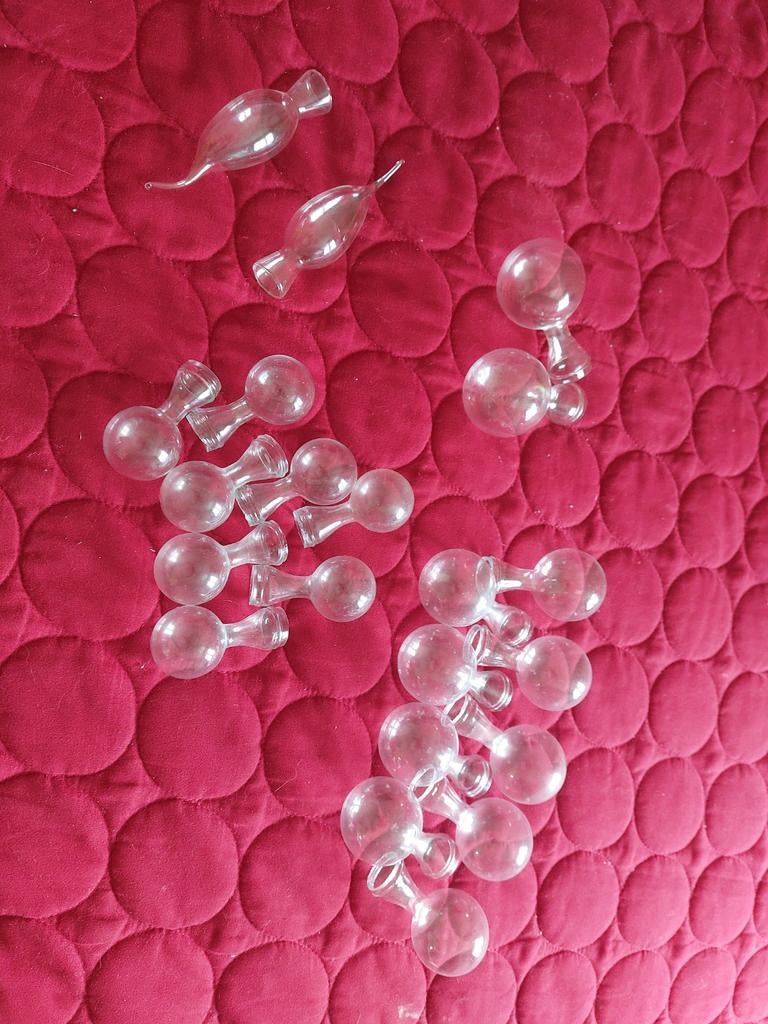 Lot d'une vingtaine de fioles, Enlèvement