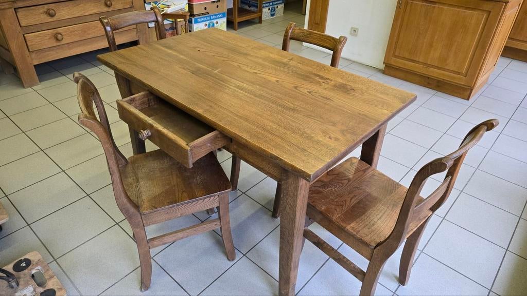 Eikenhouten tafel met lade en 4 eikenhouten stoelen van Herv, Ophalen, Zo goed als nieuw