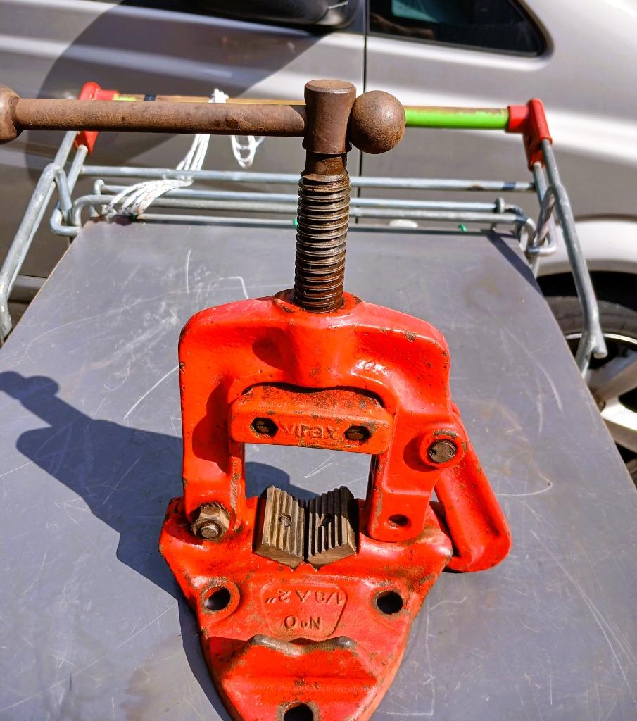 4 Etaux 2 etau tuyaux Virax et heuer, Bricolage & Construction, Enlèvement, Comme neuf