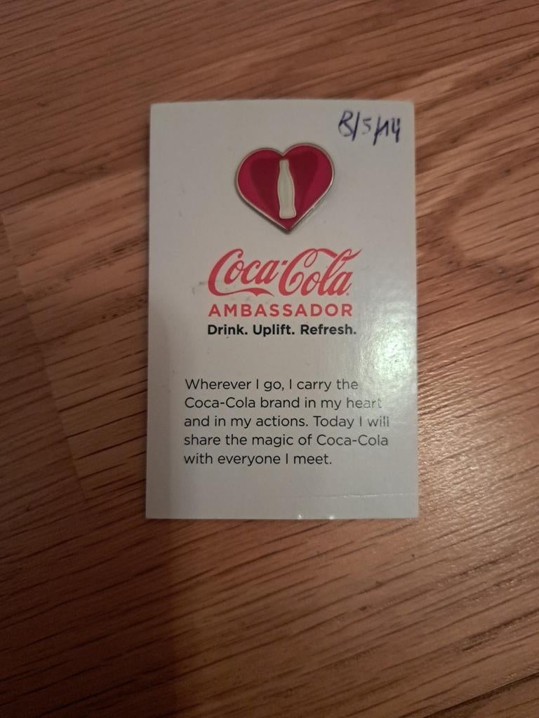 COCA-COLA AMBASSADOR PIN, Ophalen, Nieuw, Overige onderwerpen, Speldje of Pin