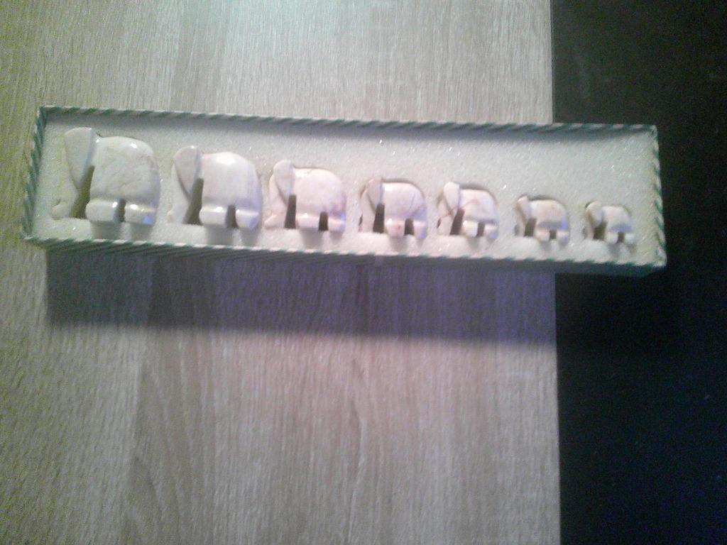à vendre un lot de 7 éléphants en pierres ou marbres ., Enlèvement
